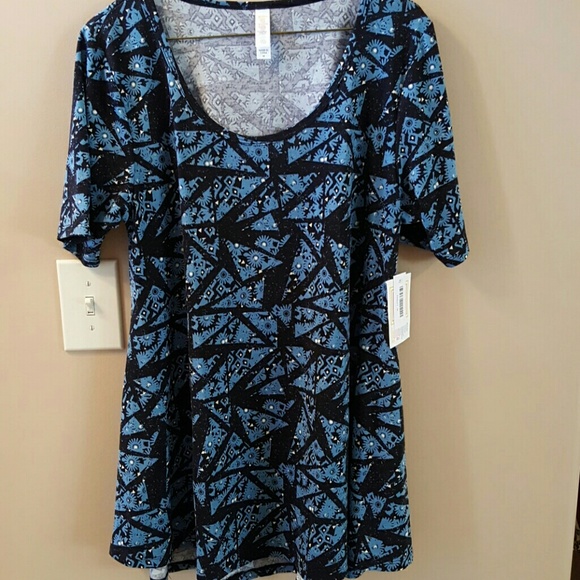LuLaRoe Tops - Lularoe Medium Perfect Tee.  NWT.